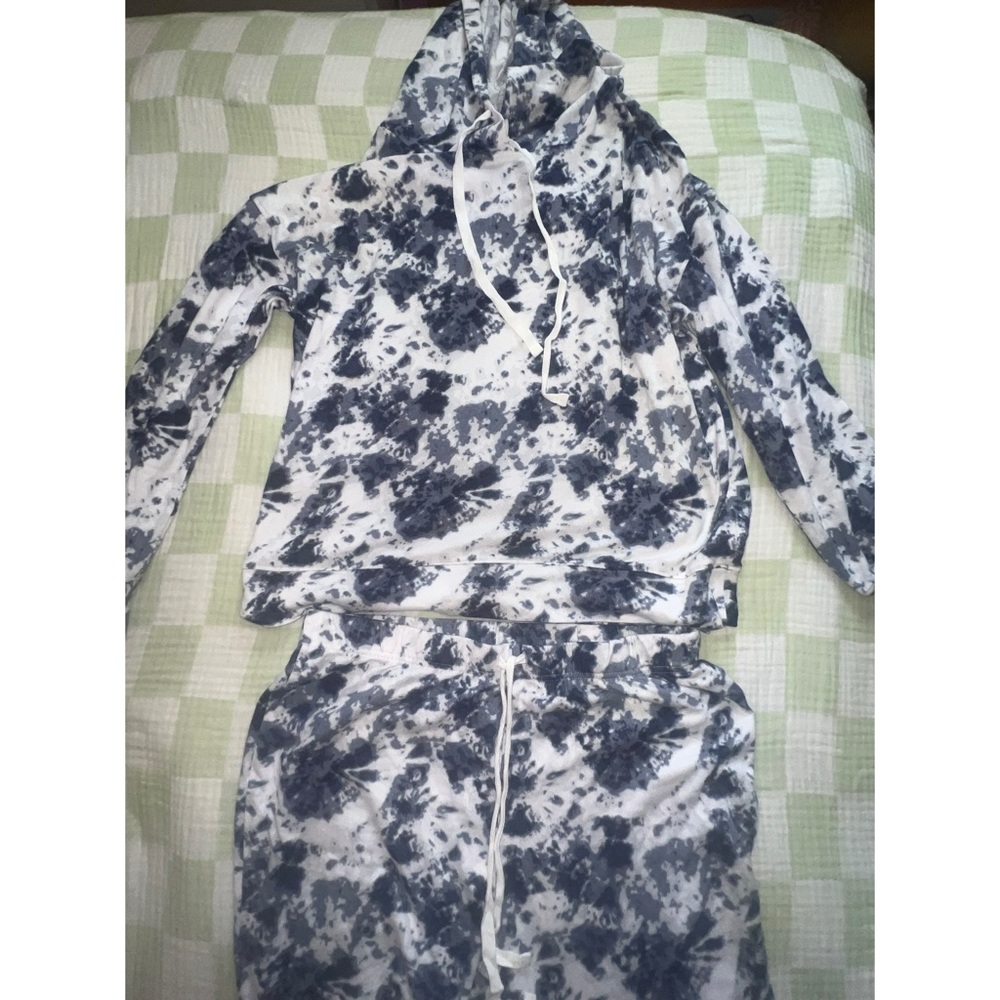 Women’s Tie-Dye lounge Set size xl - Picture 2 of 3